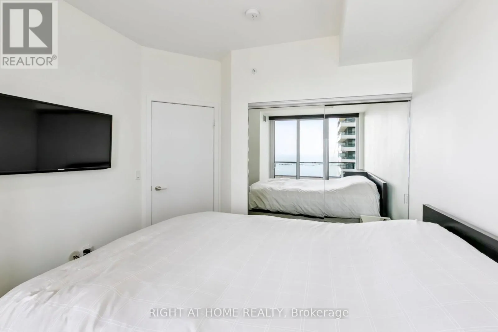 2217 - 30 SHORE BREEZE DRIVE