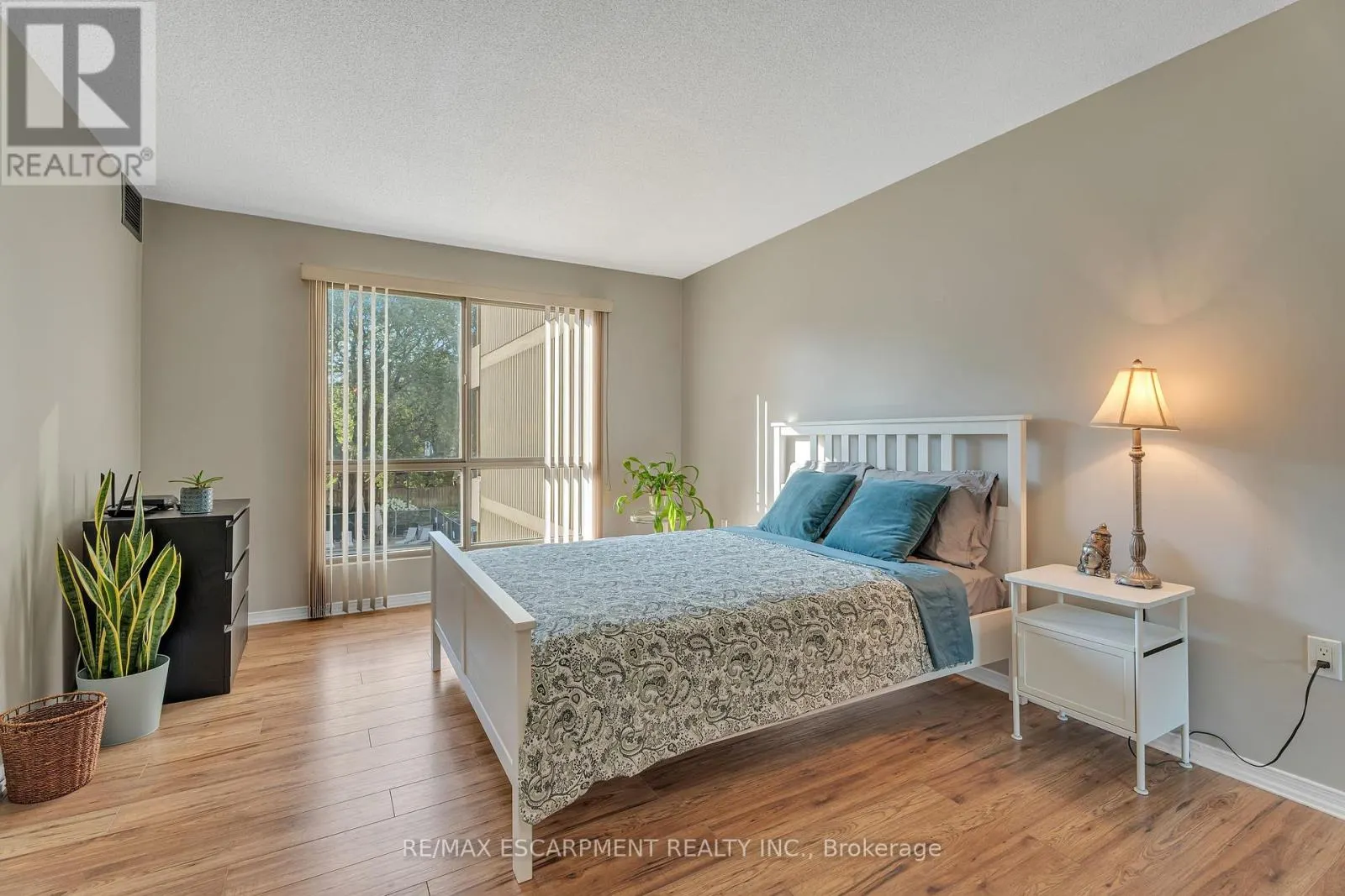 302 - 1201 NORTH SHORE BOULEVARD E