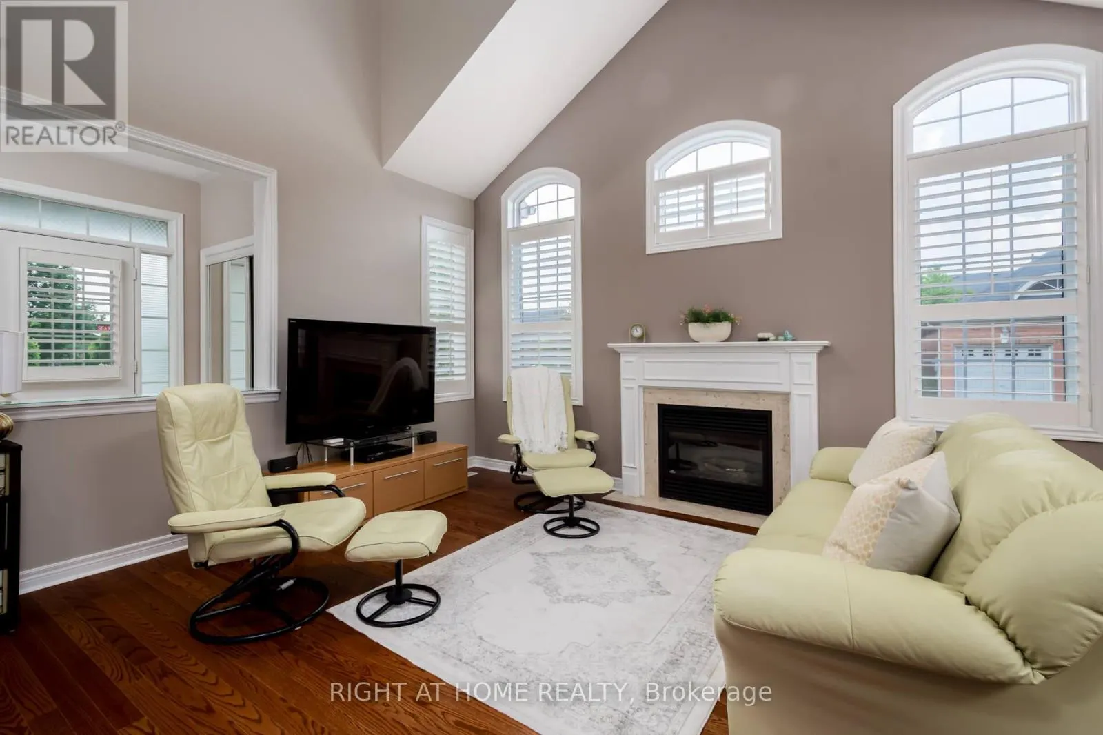 1 SEA HOLLY CRESCENT