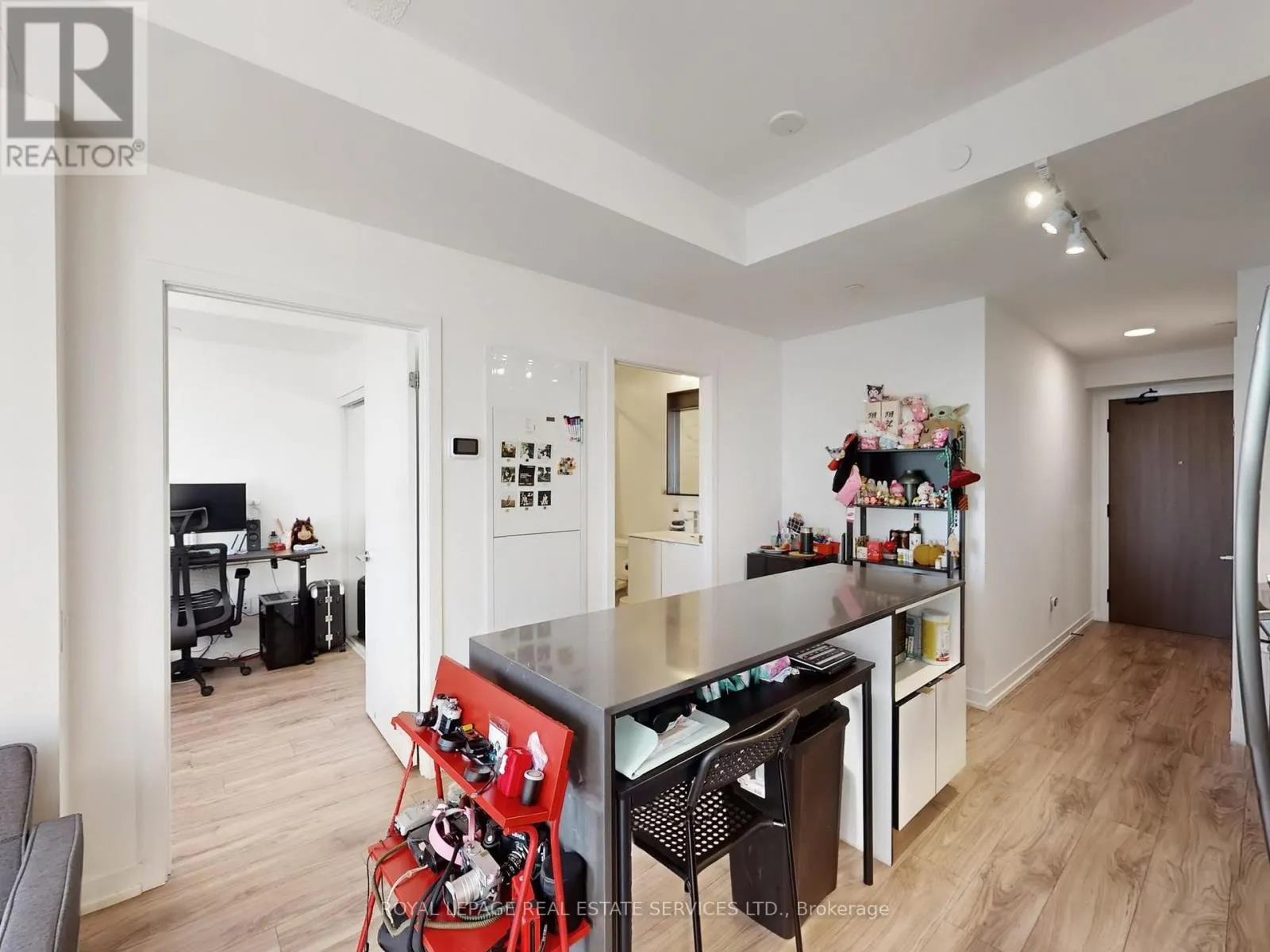 1612 - 4065 CONFEDERATION PARKWAY