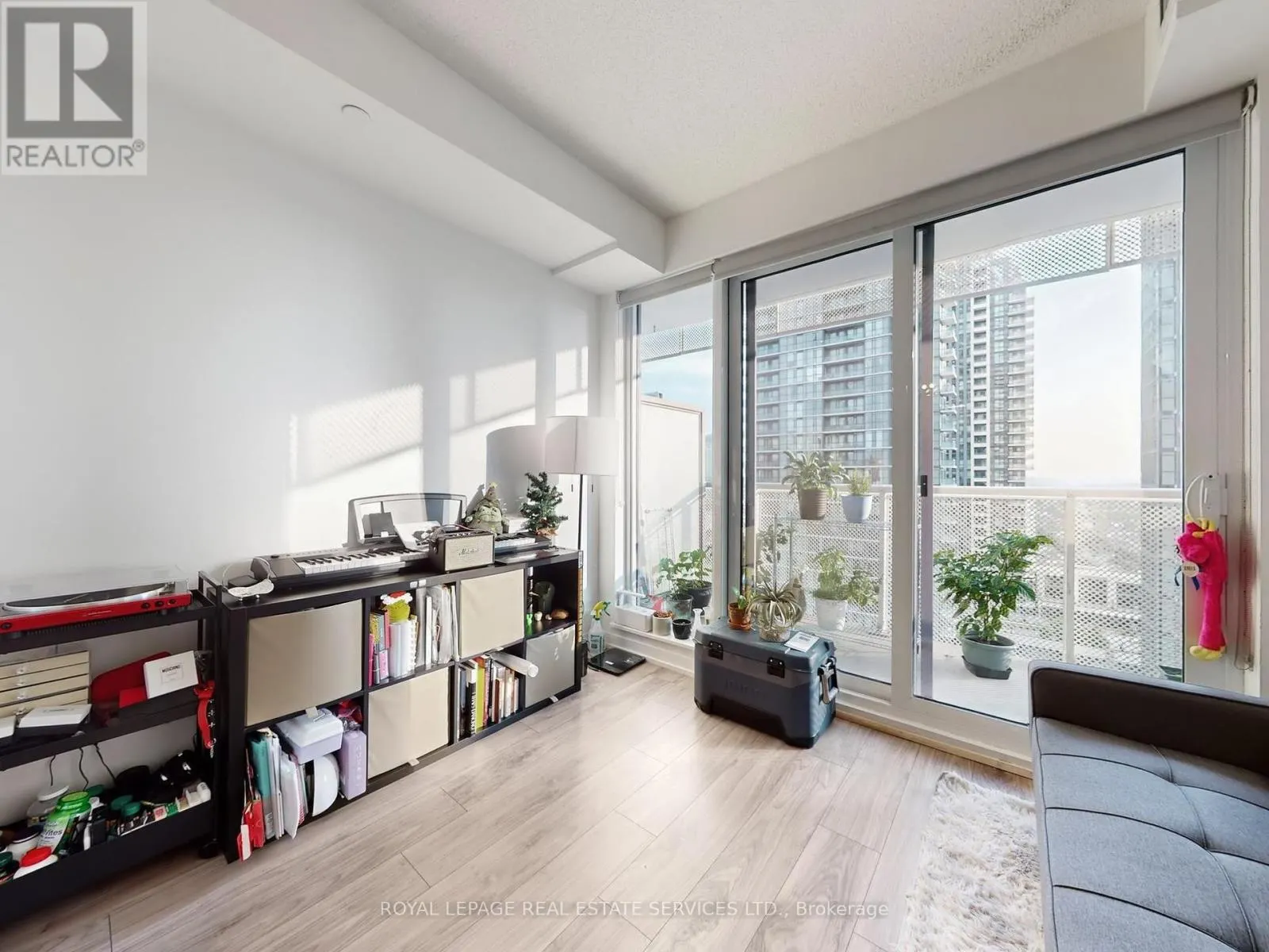 1612 - 4065 CONFEDERATION PARKWAY