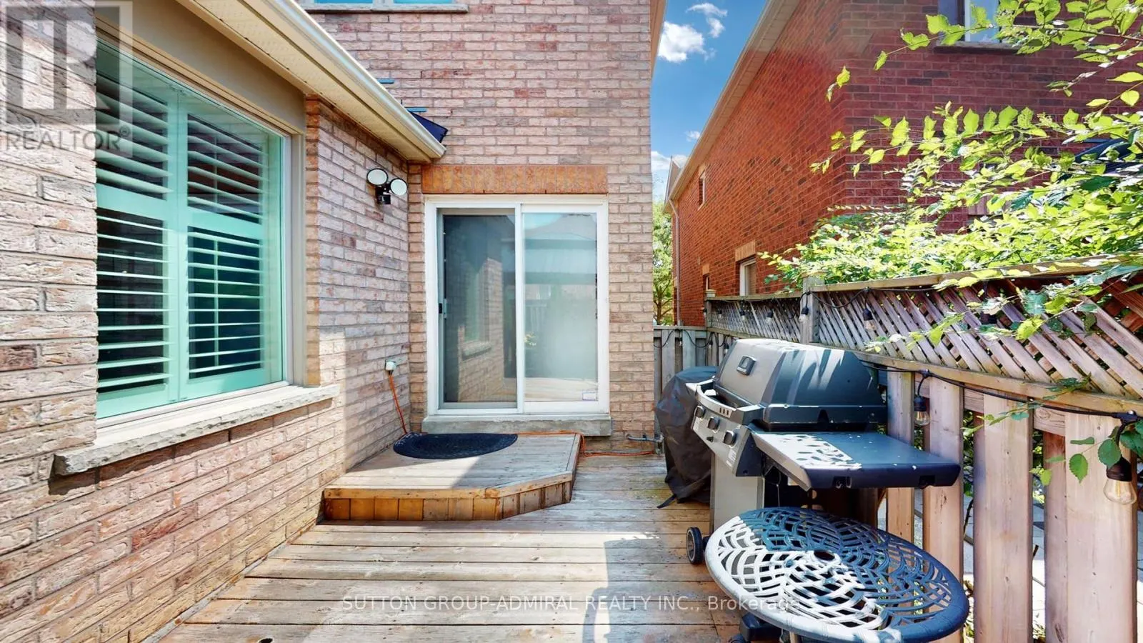 8 EWART STREET