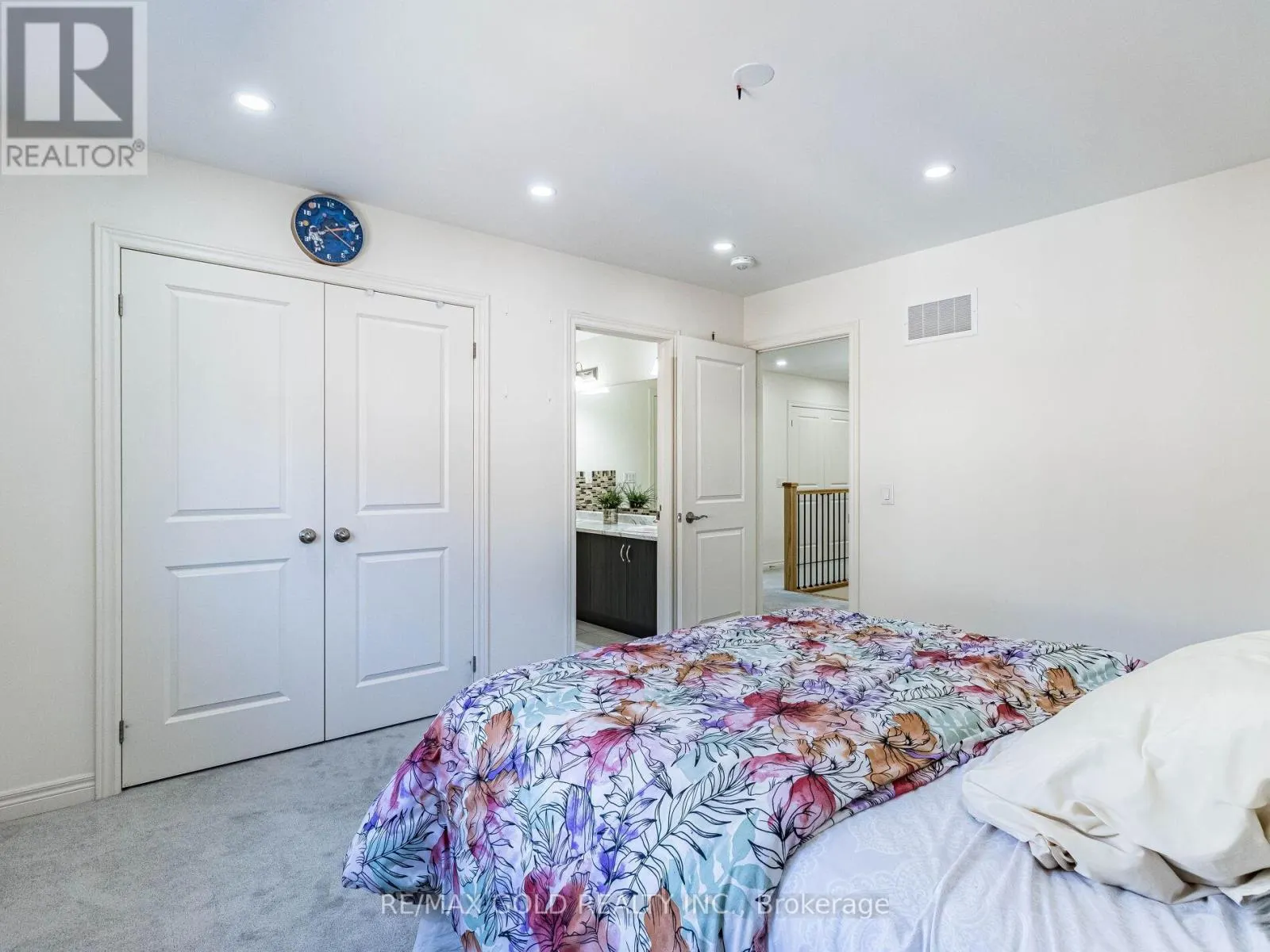 11 ELVERTON CRESCENT