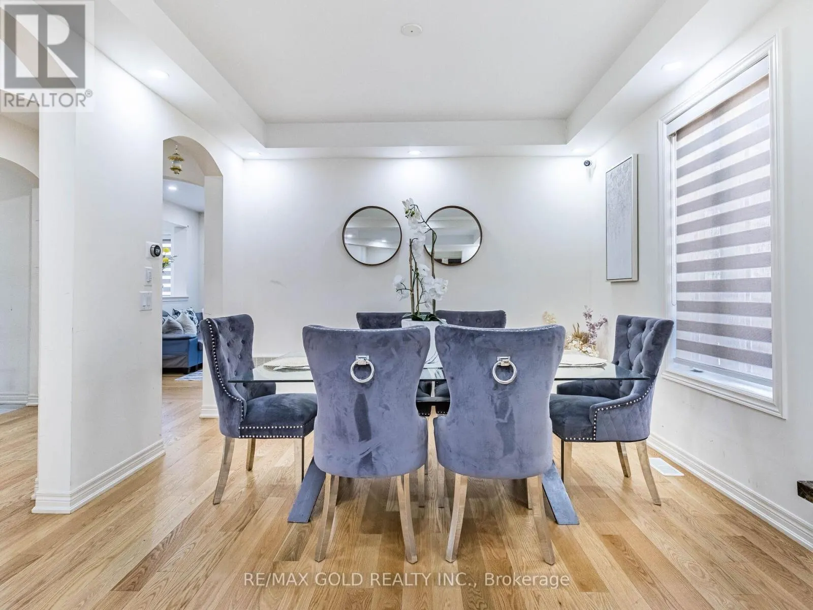 11 ELVERTON CRESCENT
