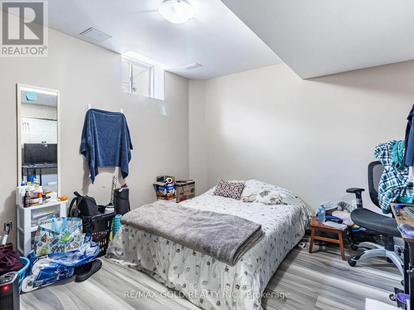 11 ELVERTON CRESCENT