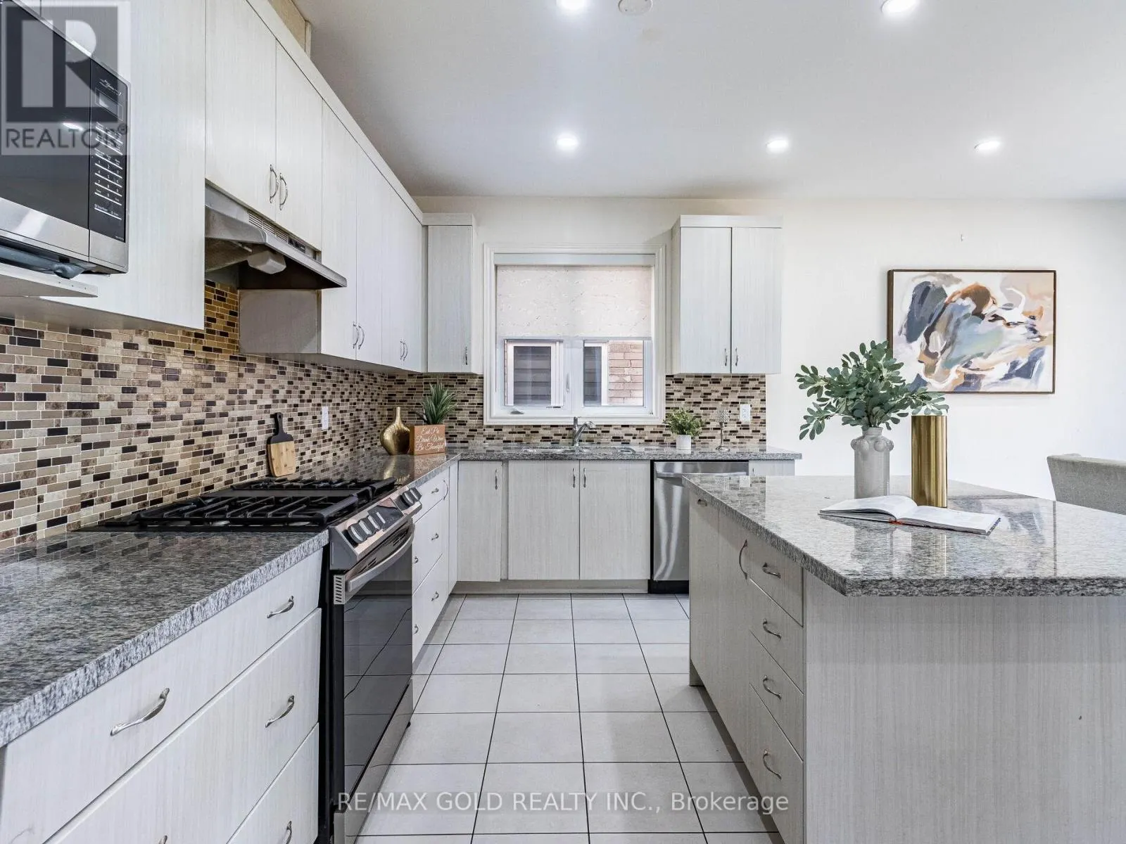 11 ELVERTON CRESCENT