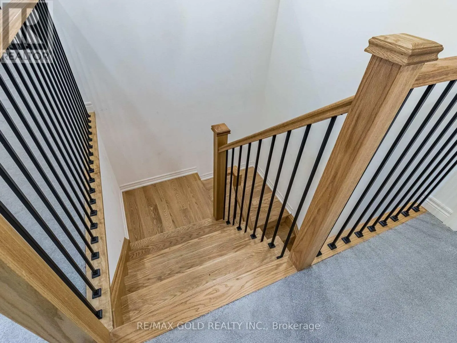 11 ELVERTON CRESCENT
