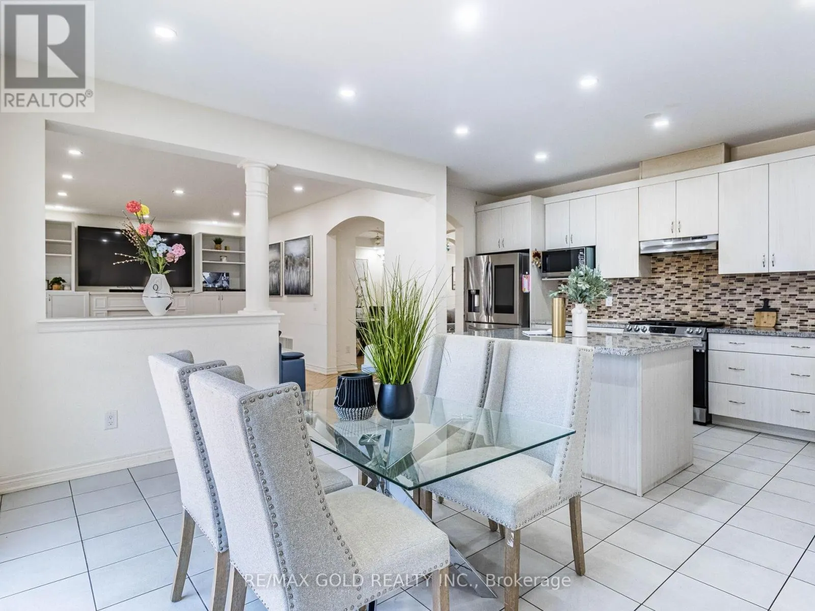 11 ELVERTON CRESCENT