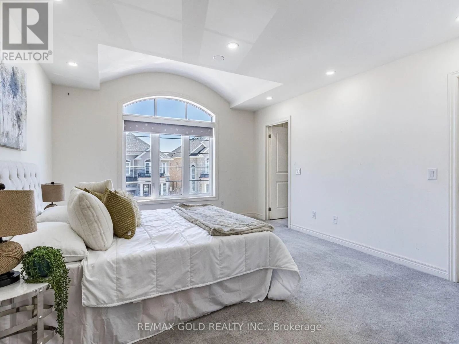 11 ELVERTON CRESCENT