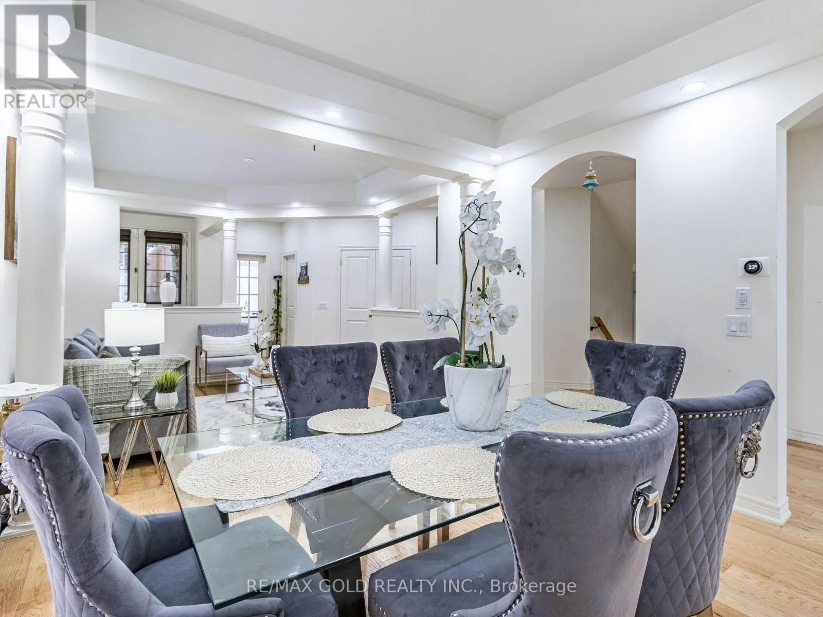 11 ELVERTON CRESCENT