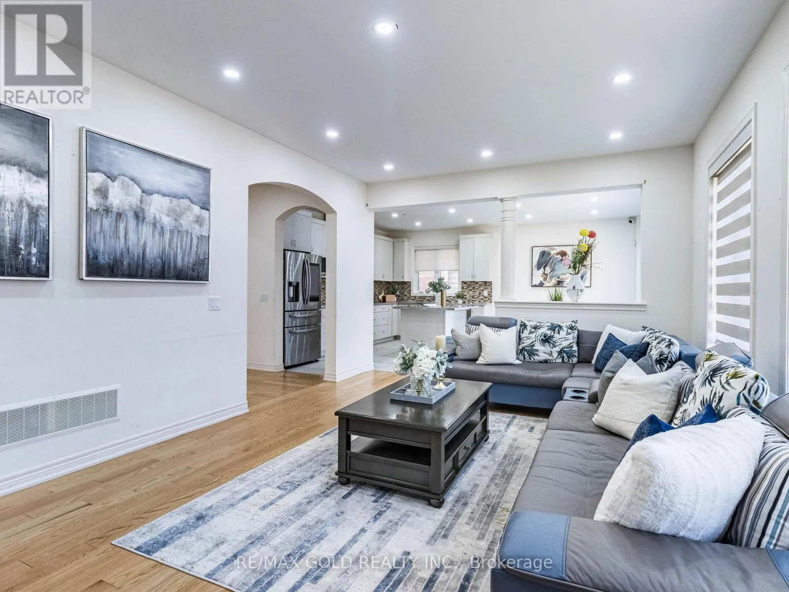 11 ELVERTON CRESCENT