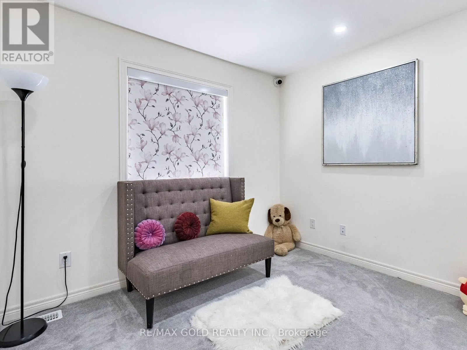 11 ELVERTON CRESCENT