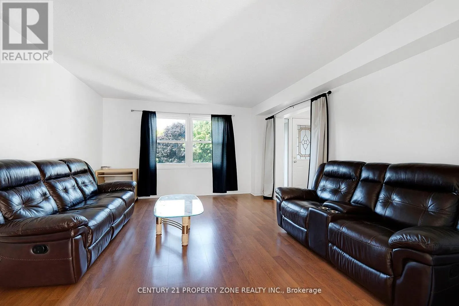 22 A JOHN STREET W