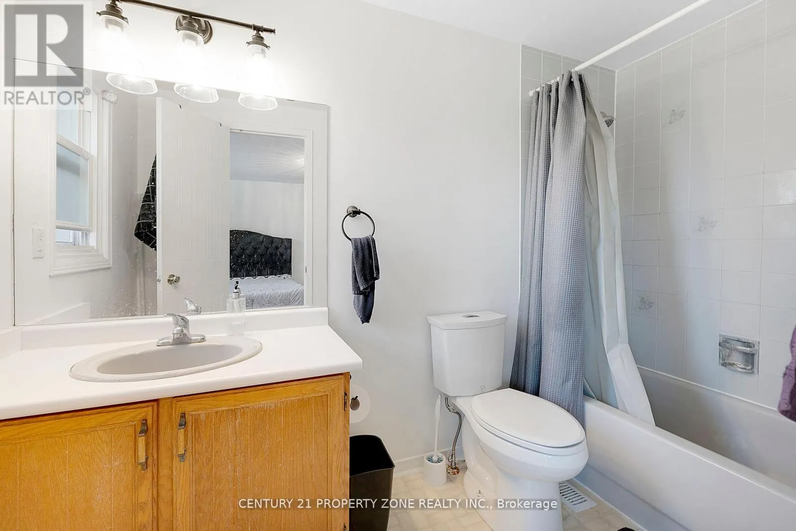 22 A JOHN STREET W