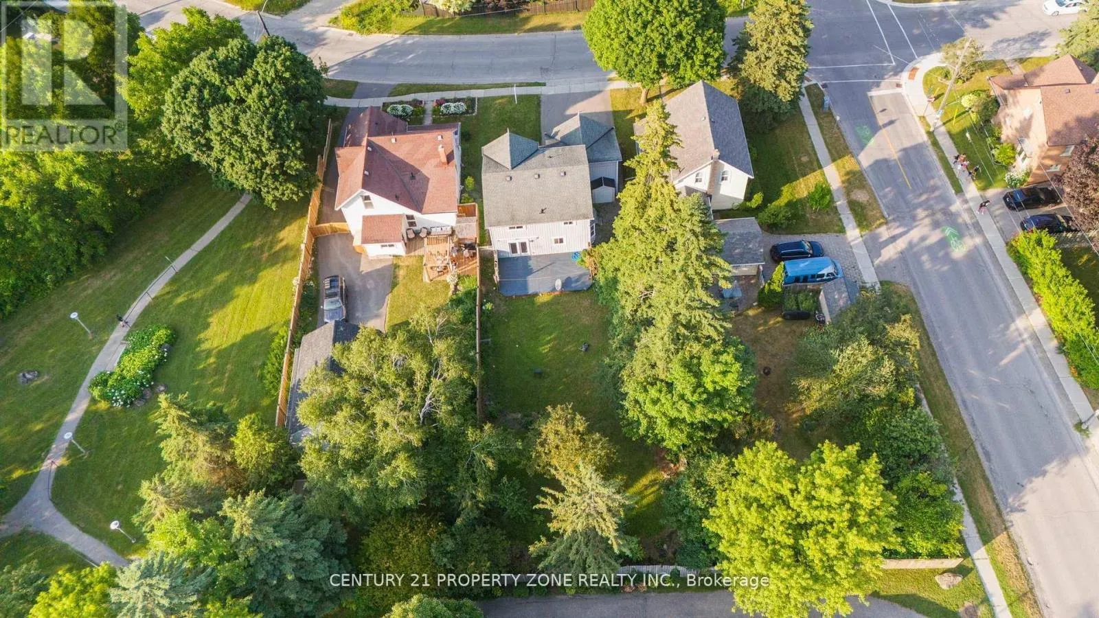 22 A JOHN STREET W