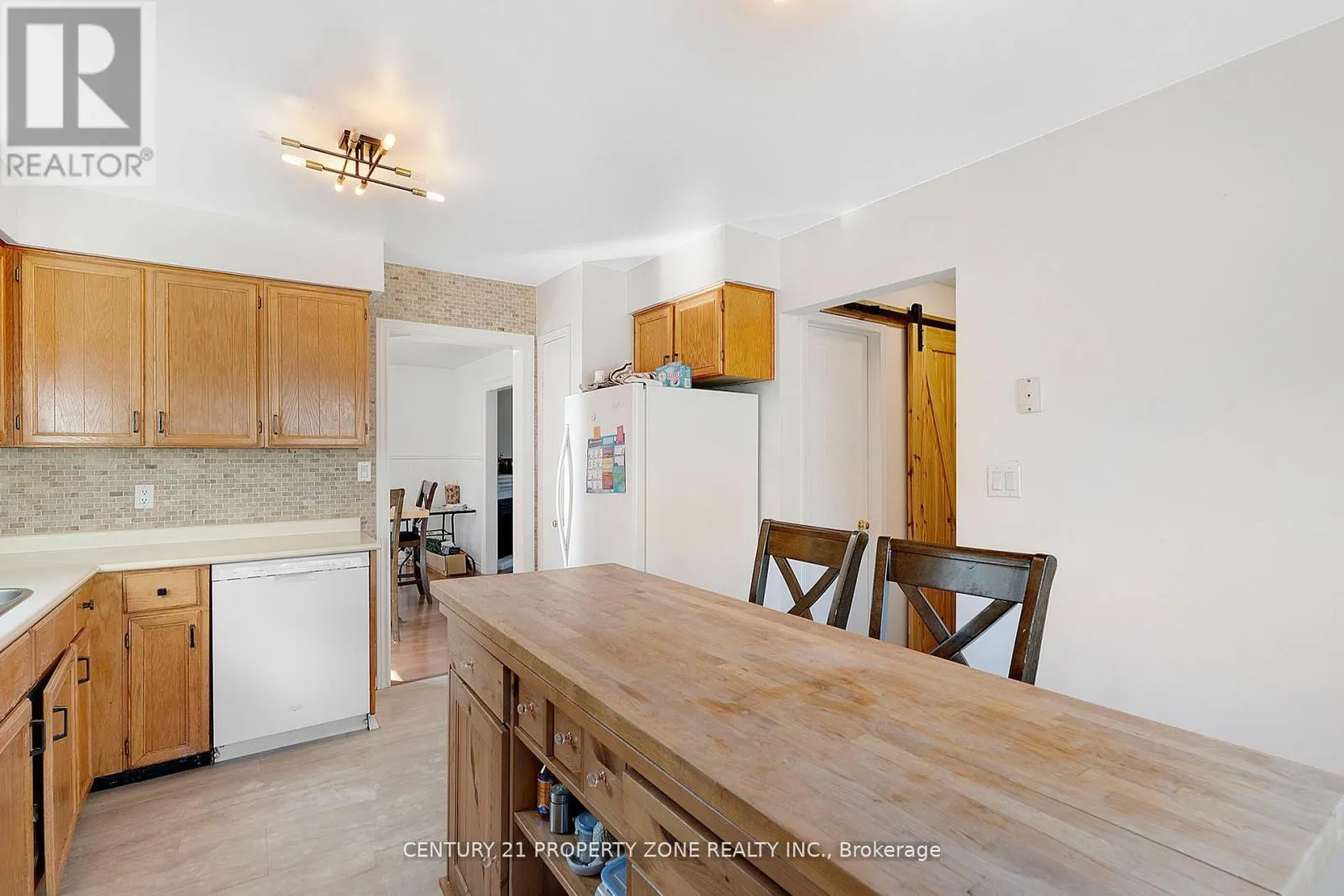 22 A JOHN STREET W
