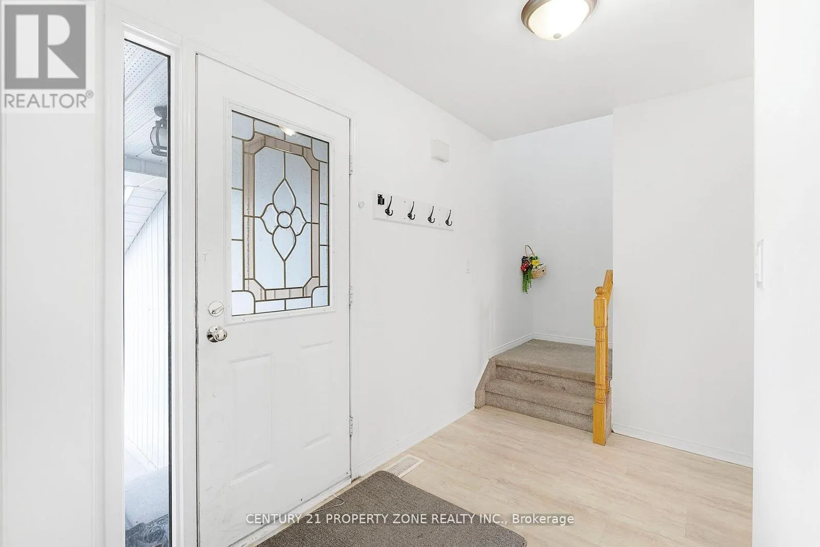 22 A JOHN STREET W