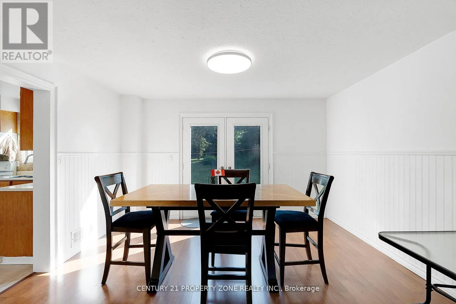 22 A JOHN STREET W