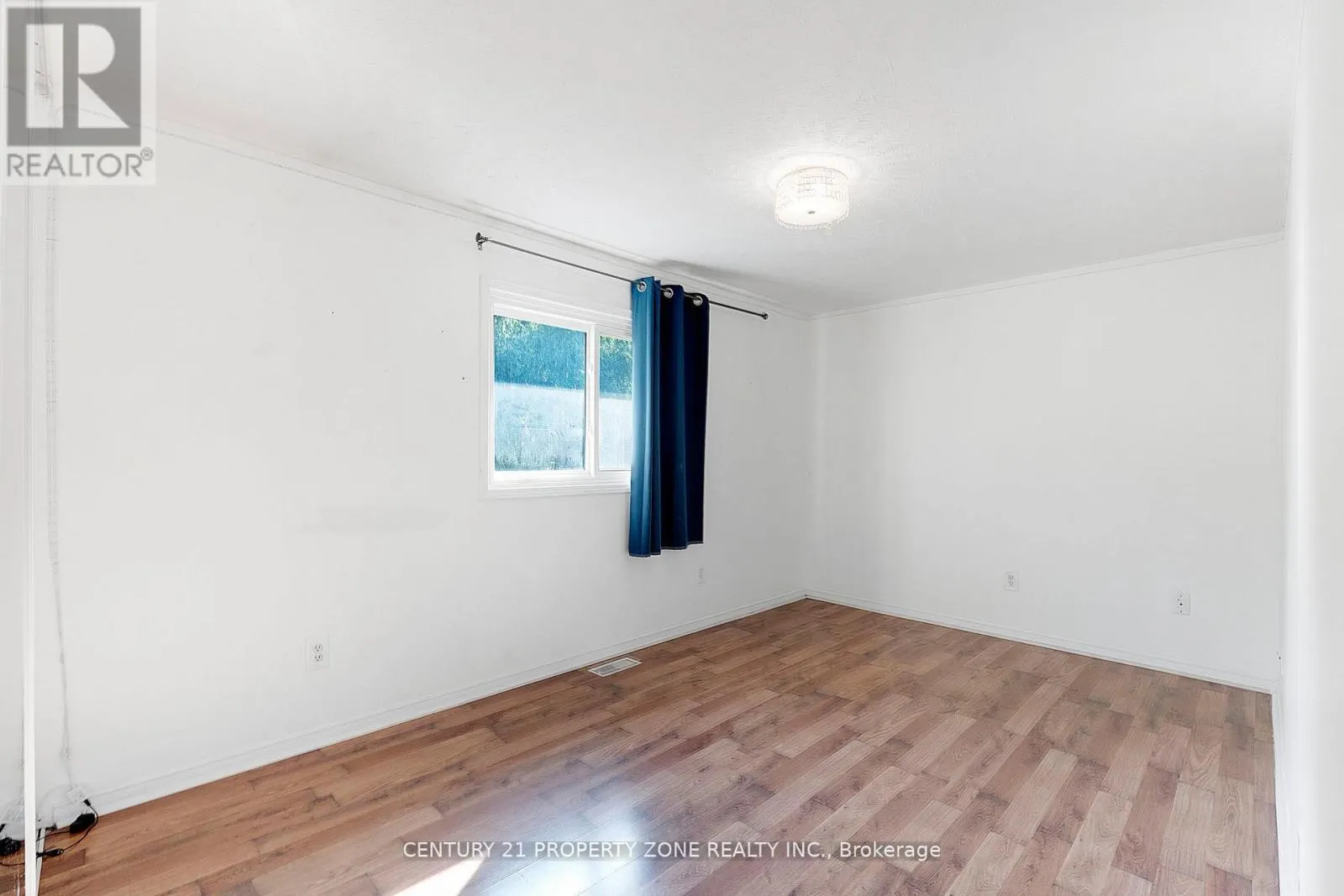 22 A JOHN STREET W