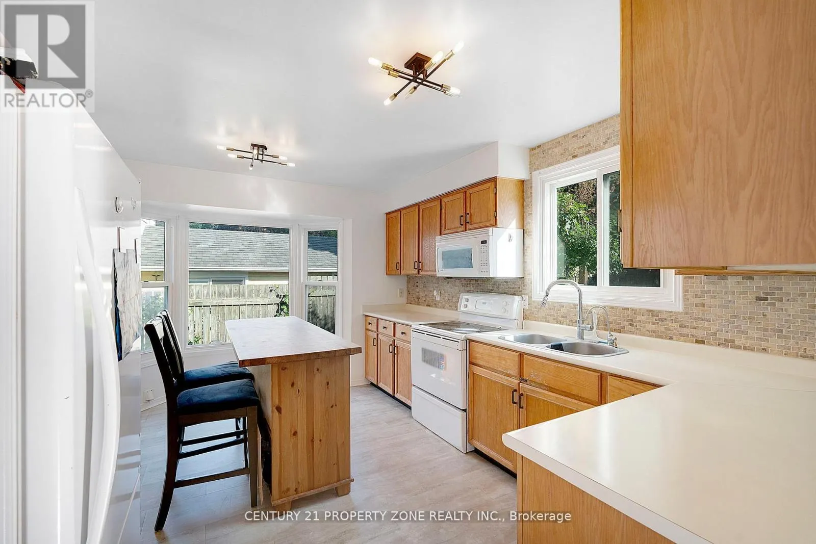 22 A JOHN STREET W