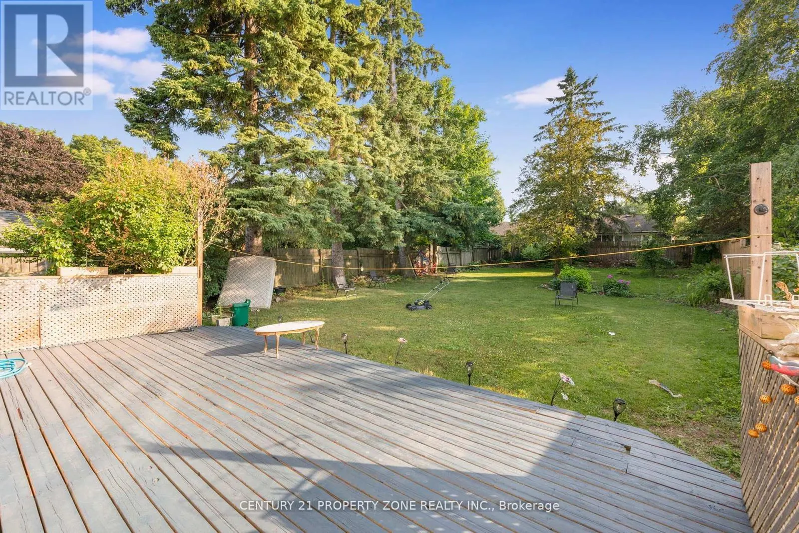 22 A JOHN STREET W