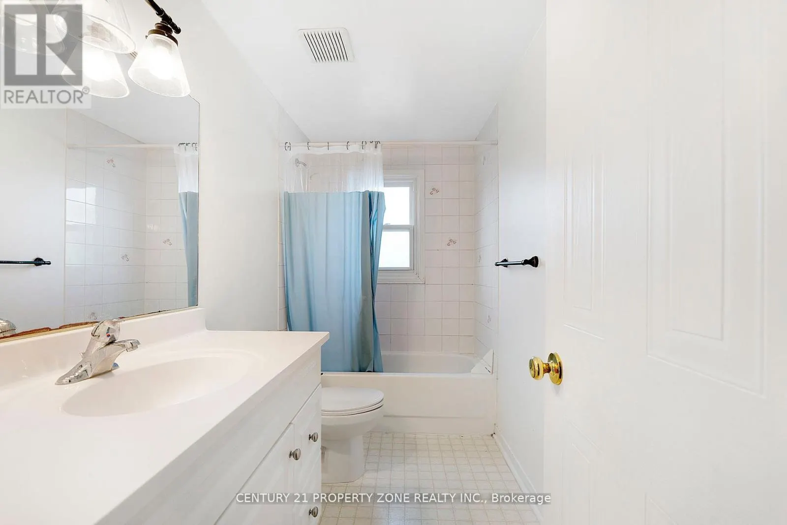 22 A JOHN STREET W