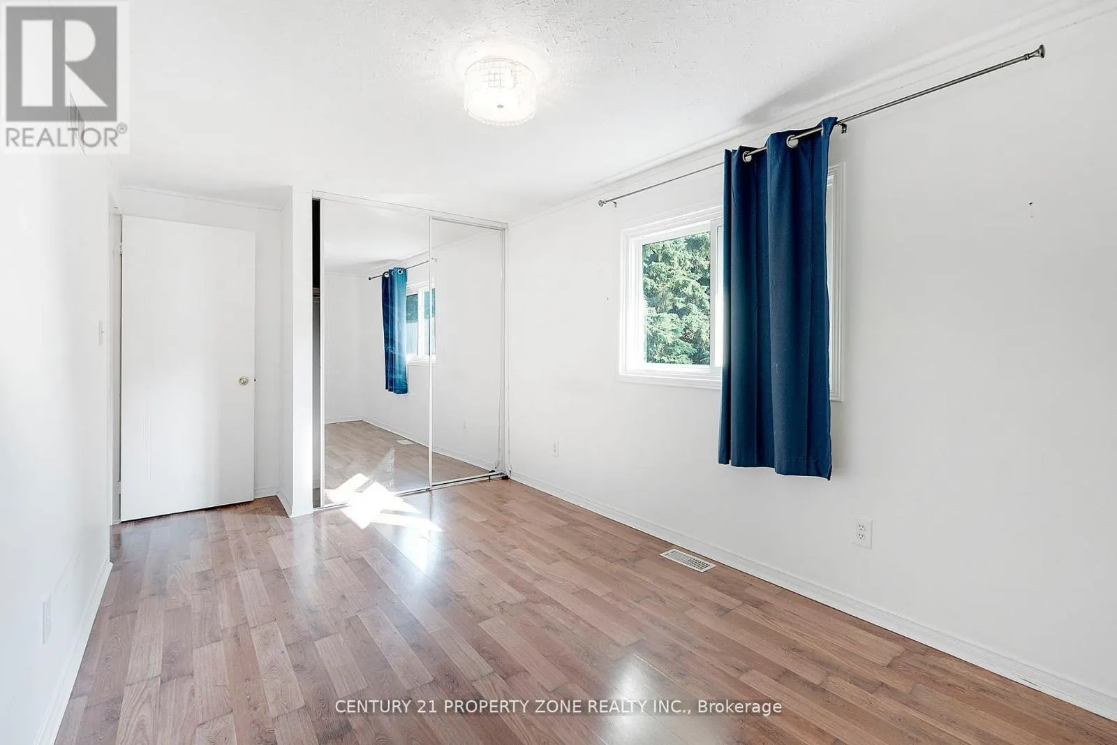 22 A JOHN STREET W