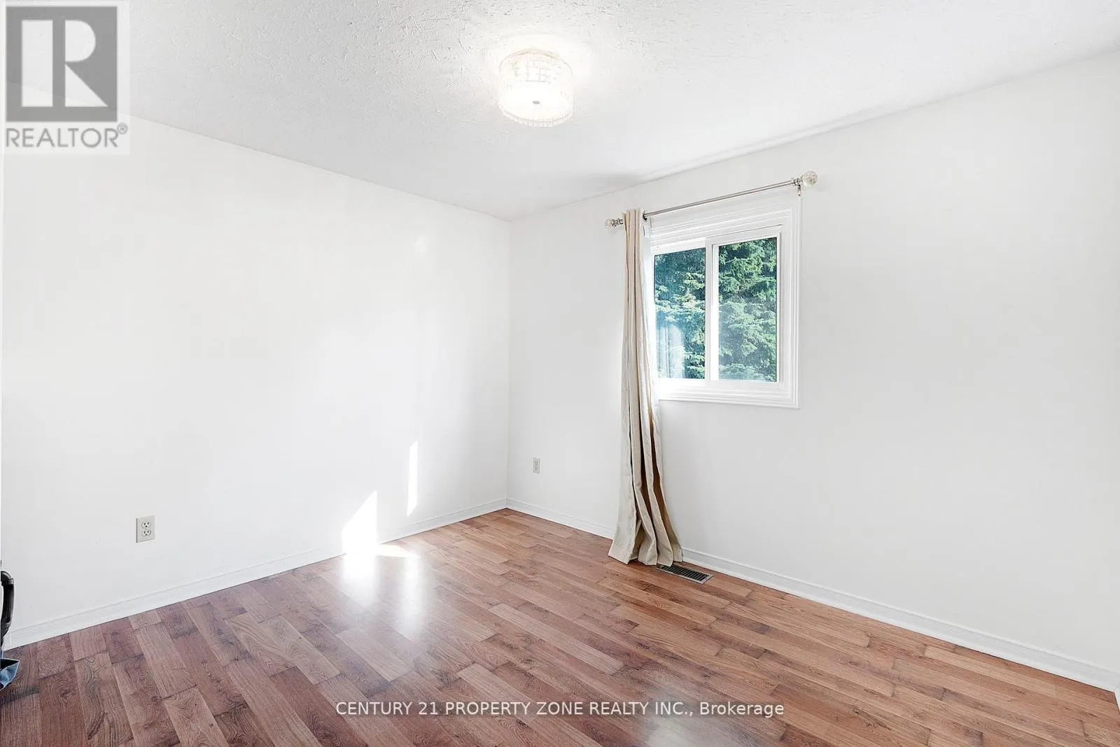 22 A JOHN STREET W