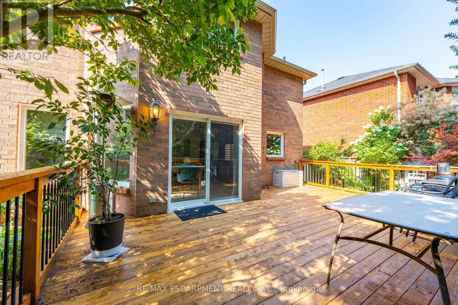 327 NORTHWOOD DRIVE