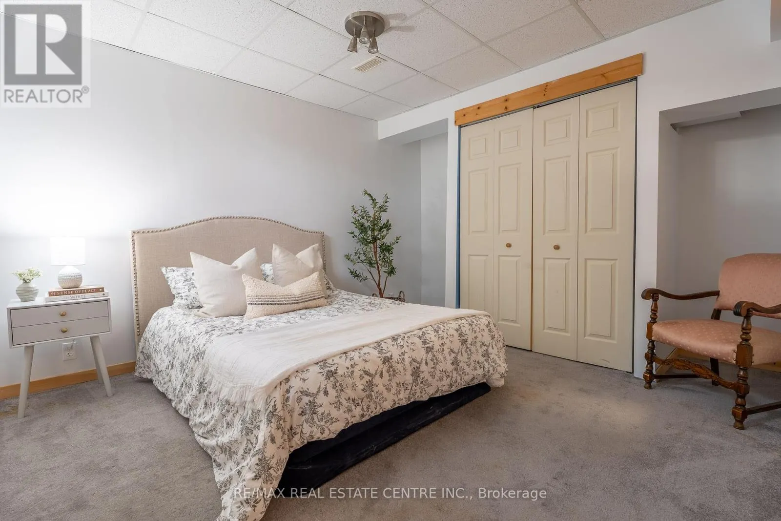 3762 HIGHPOINT SIDE ROAD