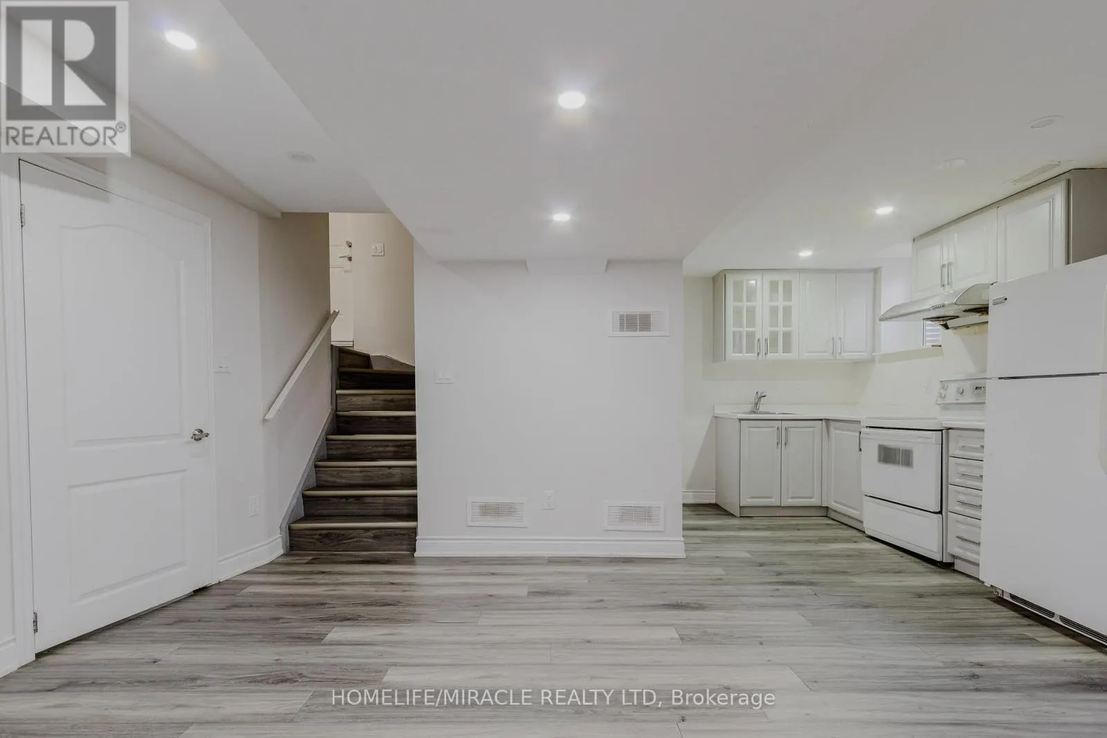 27 SILVER EGRET ROAD