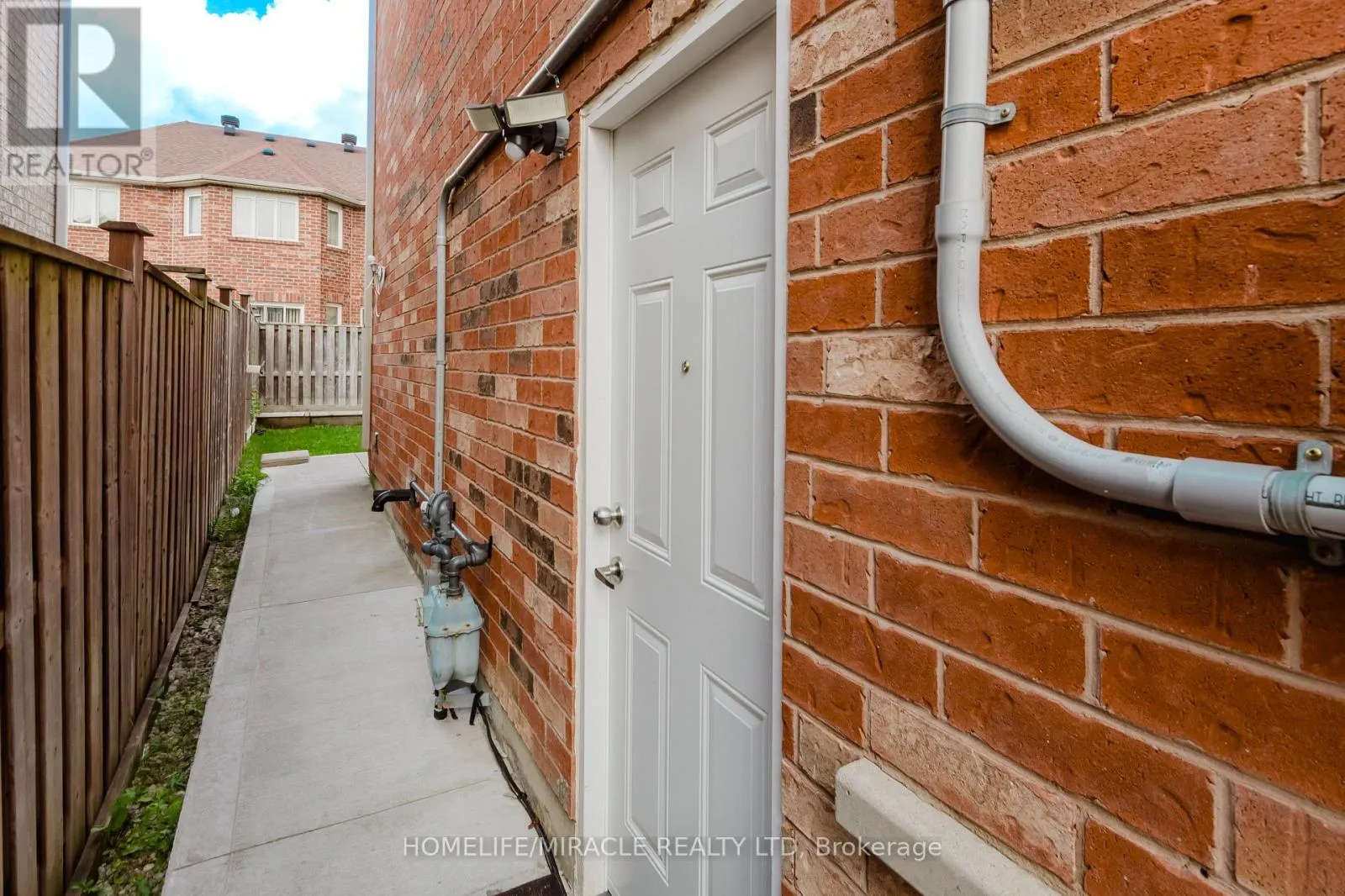 27 SILVER EGRET ROAD
