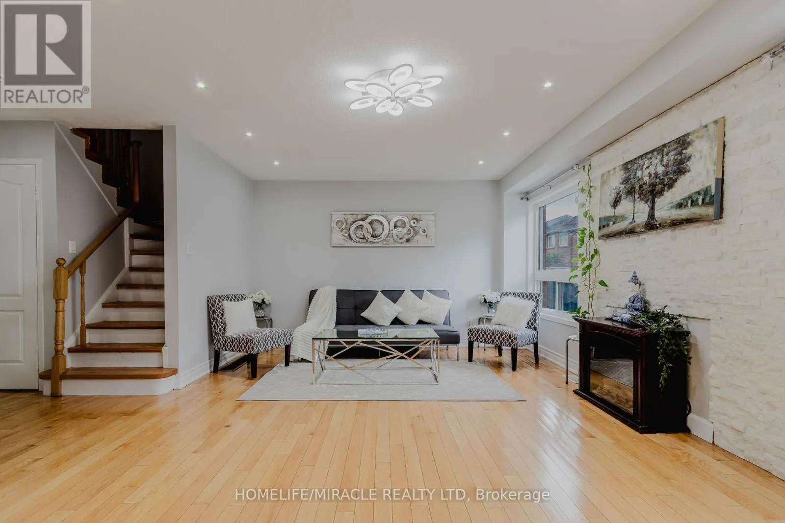 27 SILVER EGRET ROAD