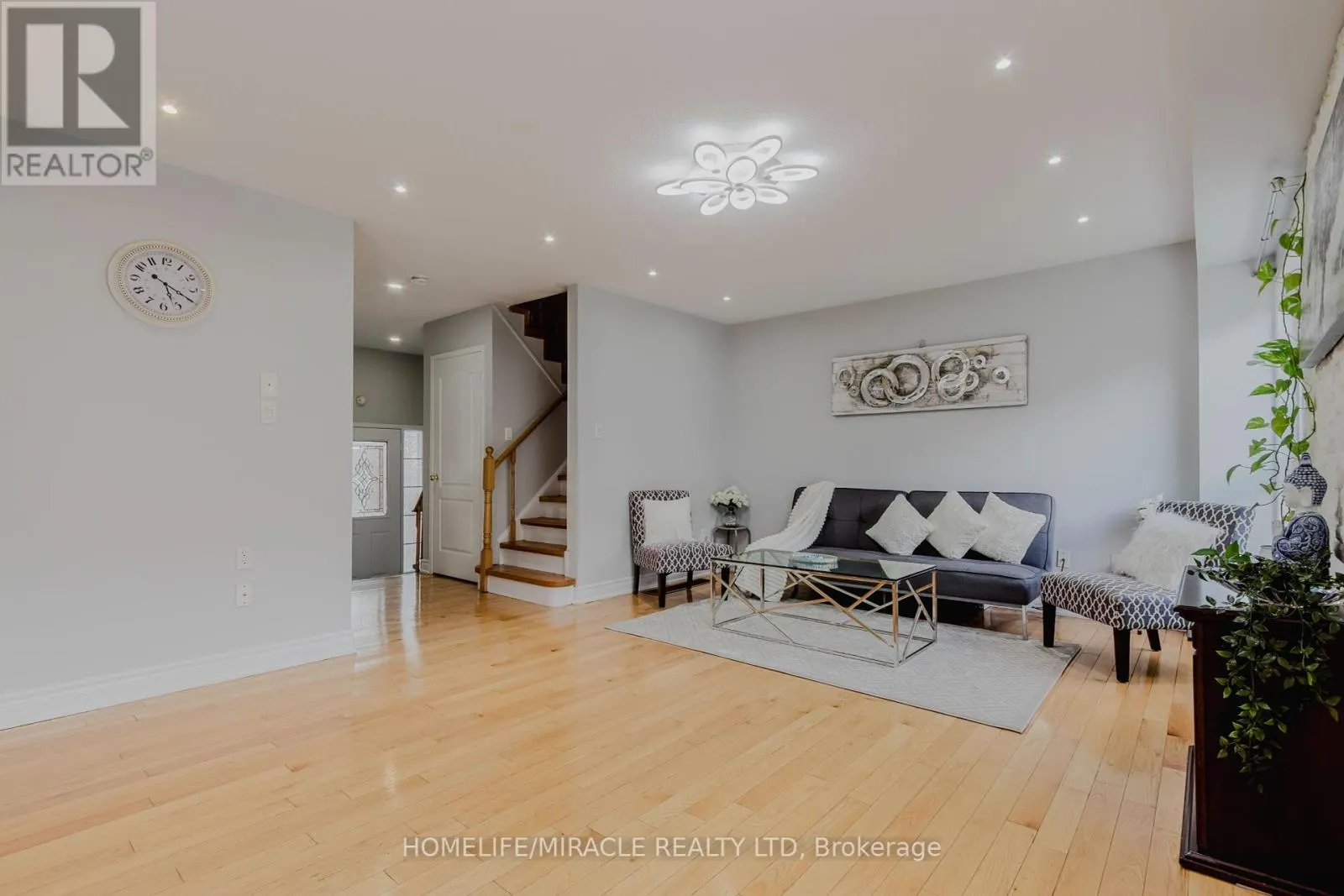 27 SILVER EGRET ROAD