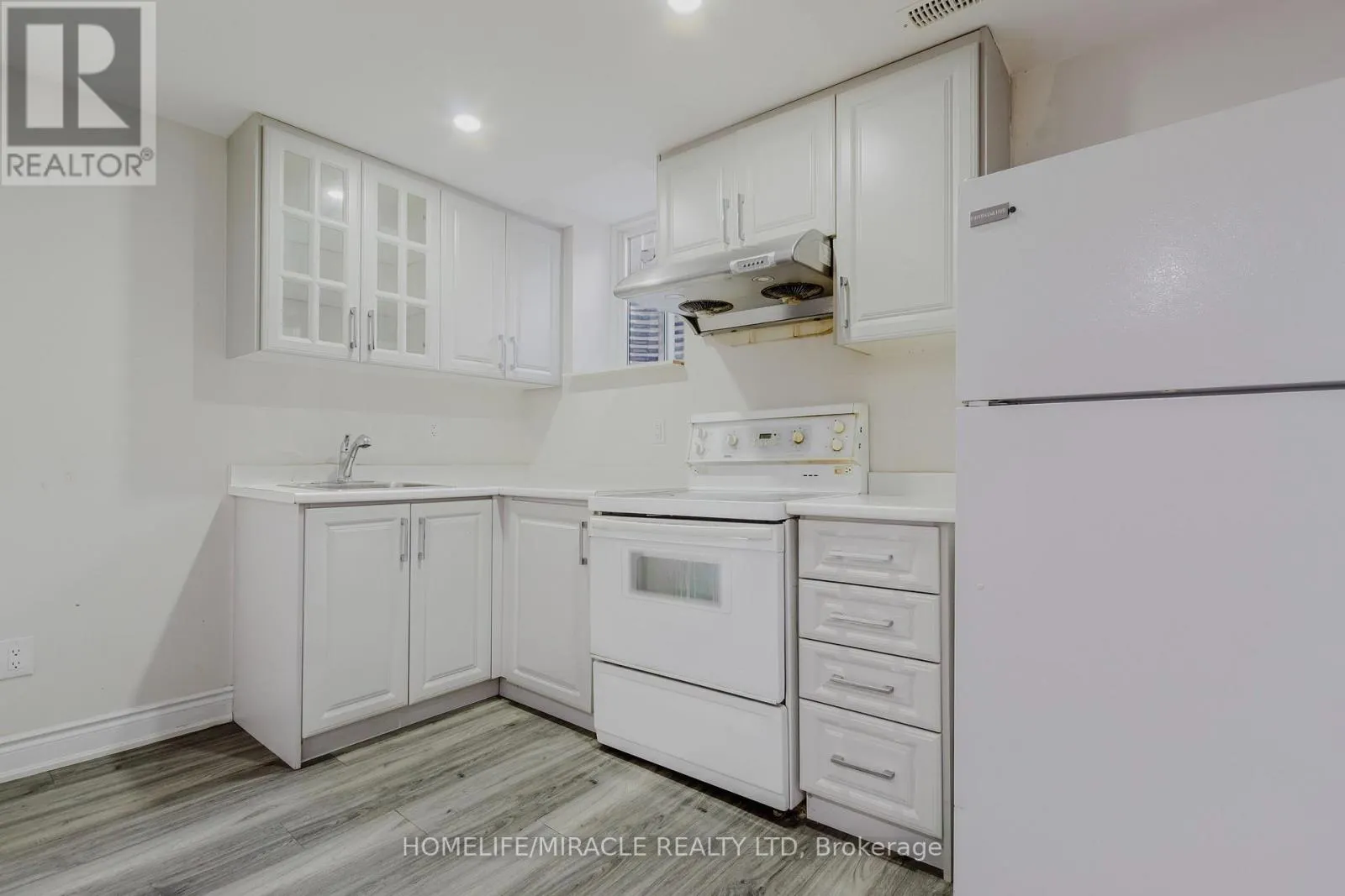 27 SILVER EGRET ROAD