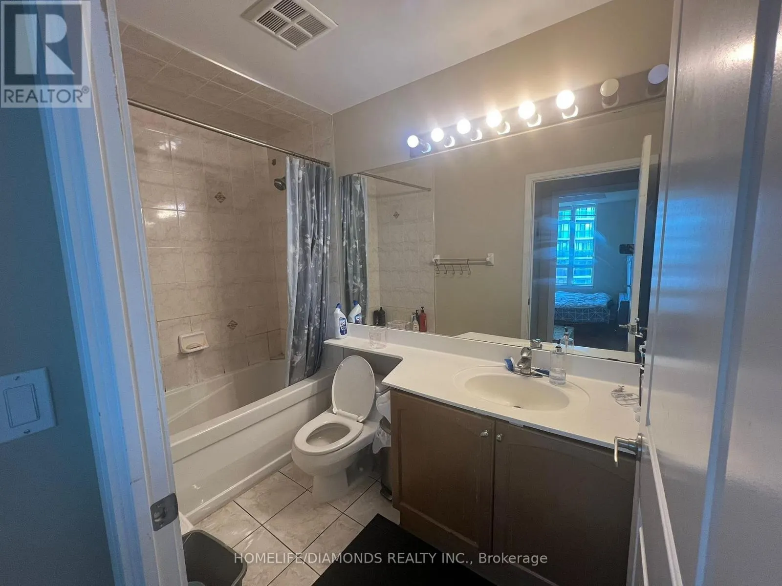 2208 - 70 ABSOLUTE AVENUE