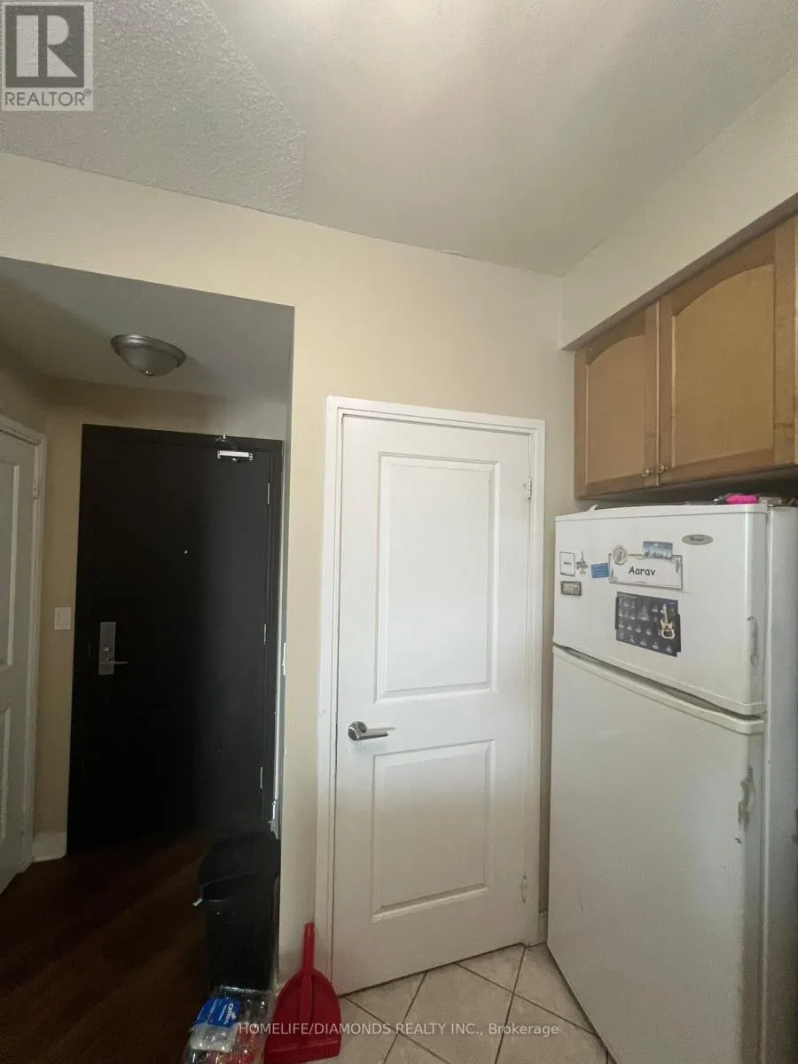 2208 - 70 ABSOLUTE AVENUE