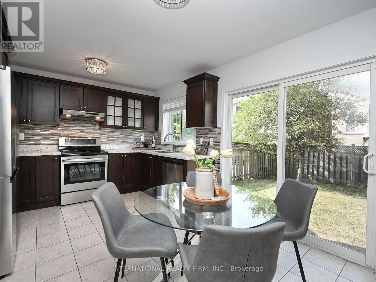 2382 FALKLAND CRESCENT