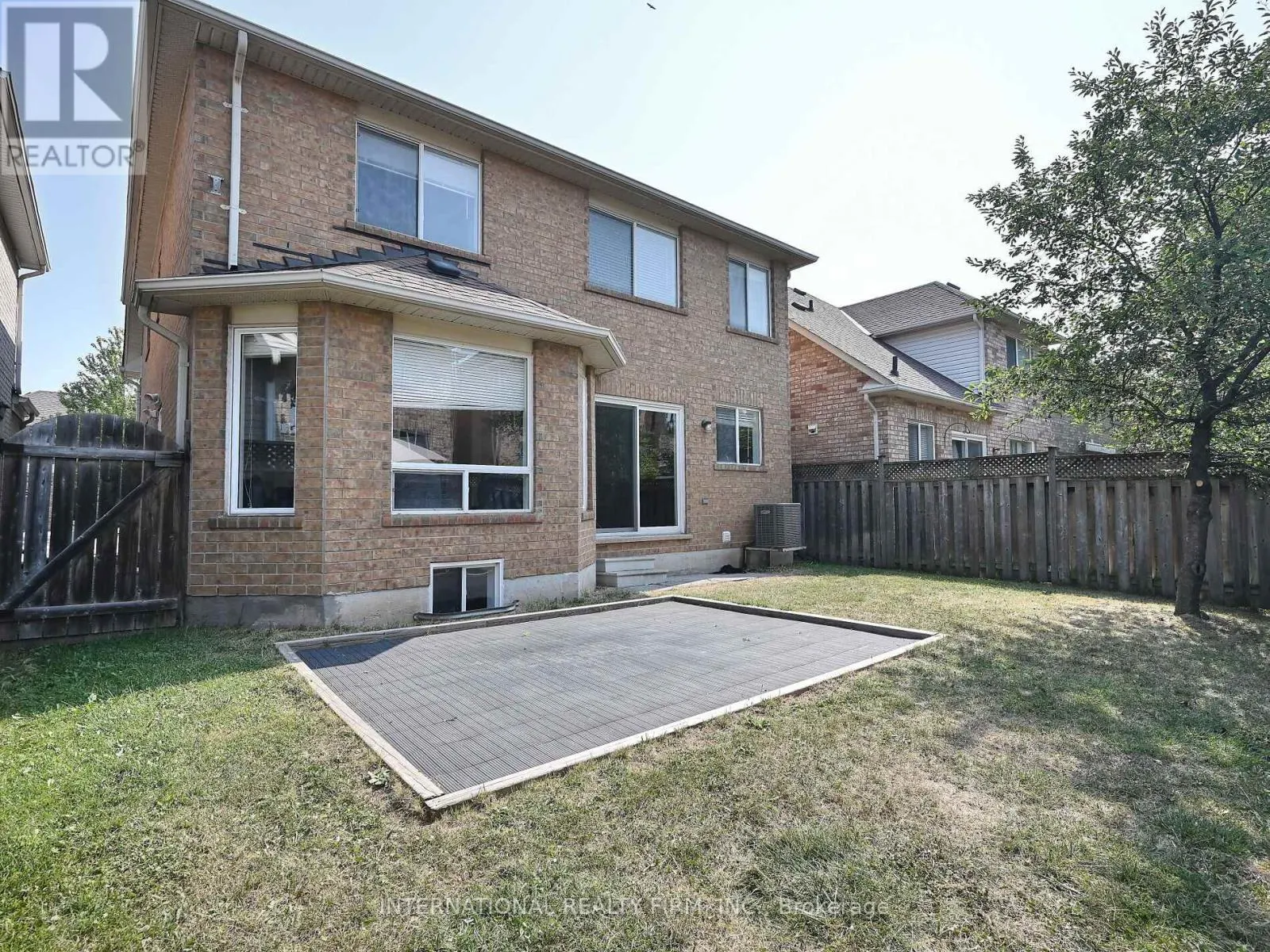 2382 FALKLAND CRESCENT