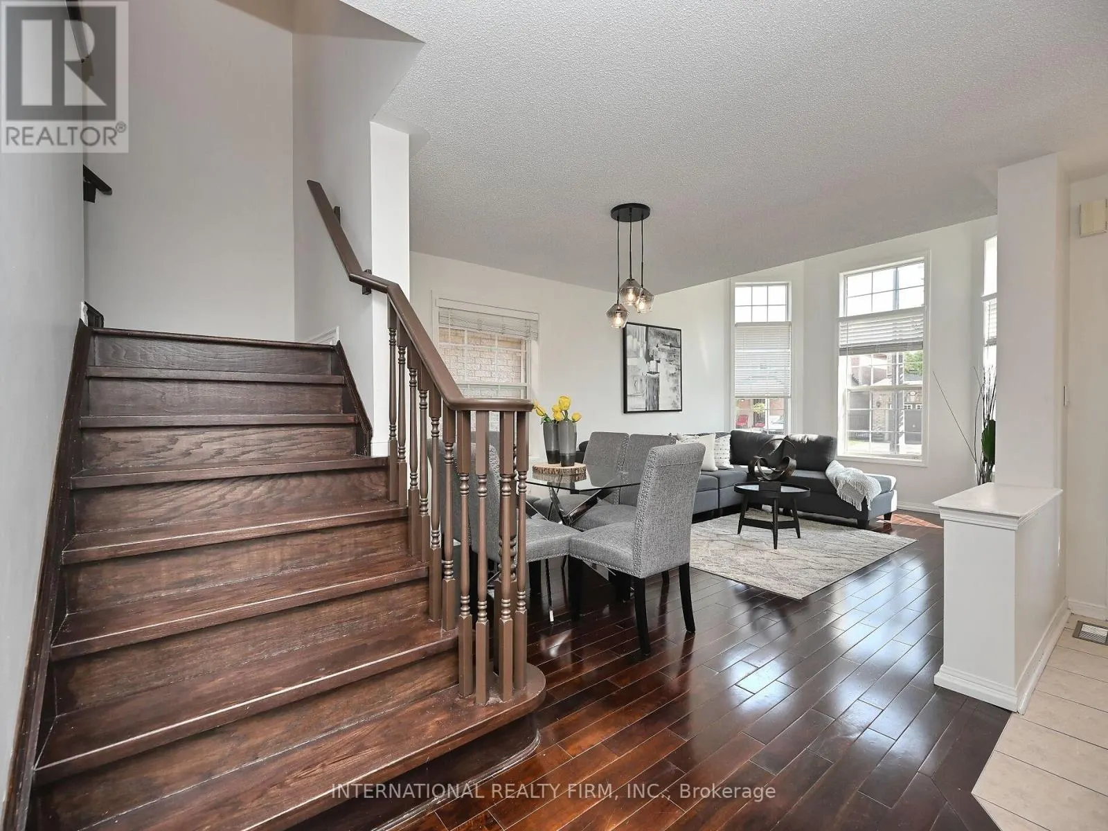 2382 FALKLAND CRESCENT
