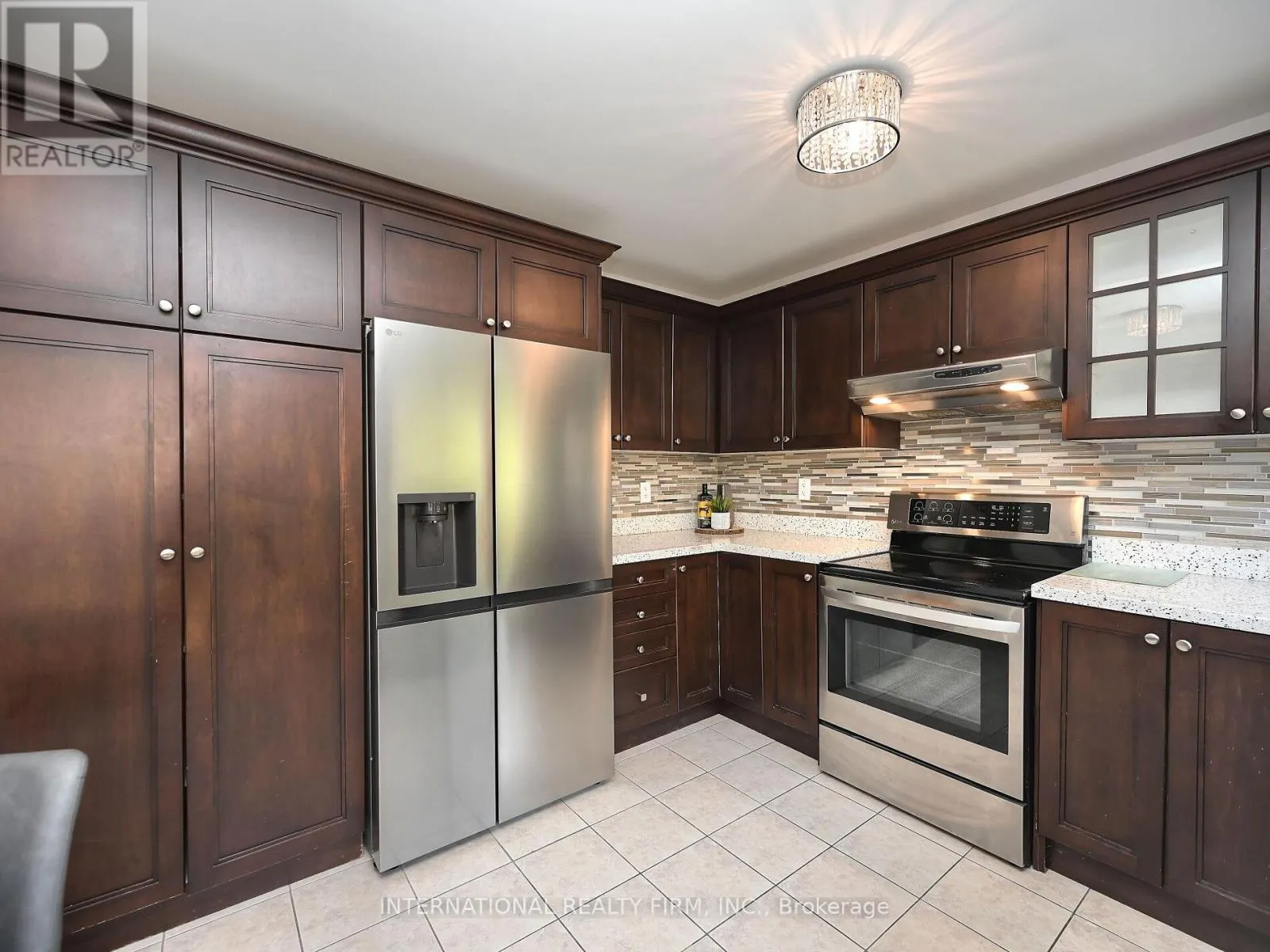 2382 FALKLAND CRESCENT