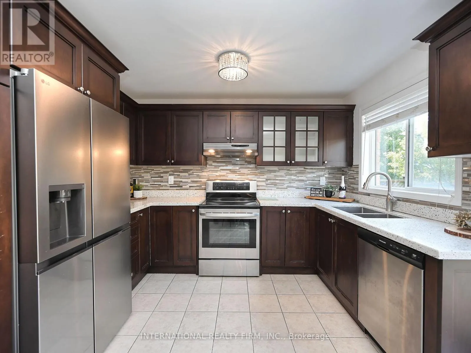 2382 FALKLAND CRESCENT