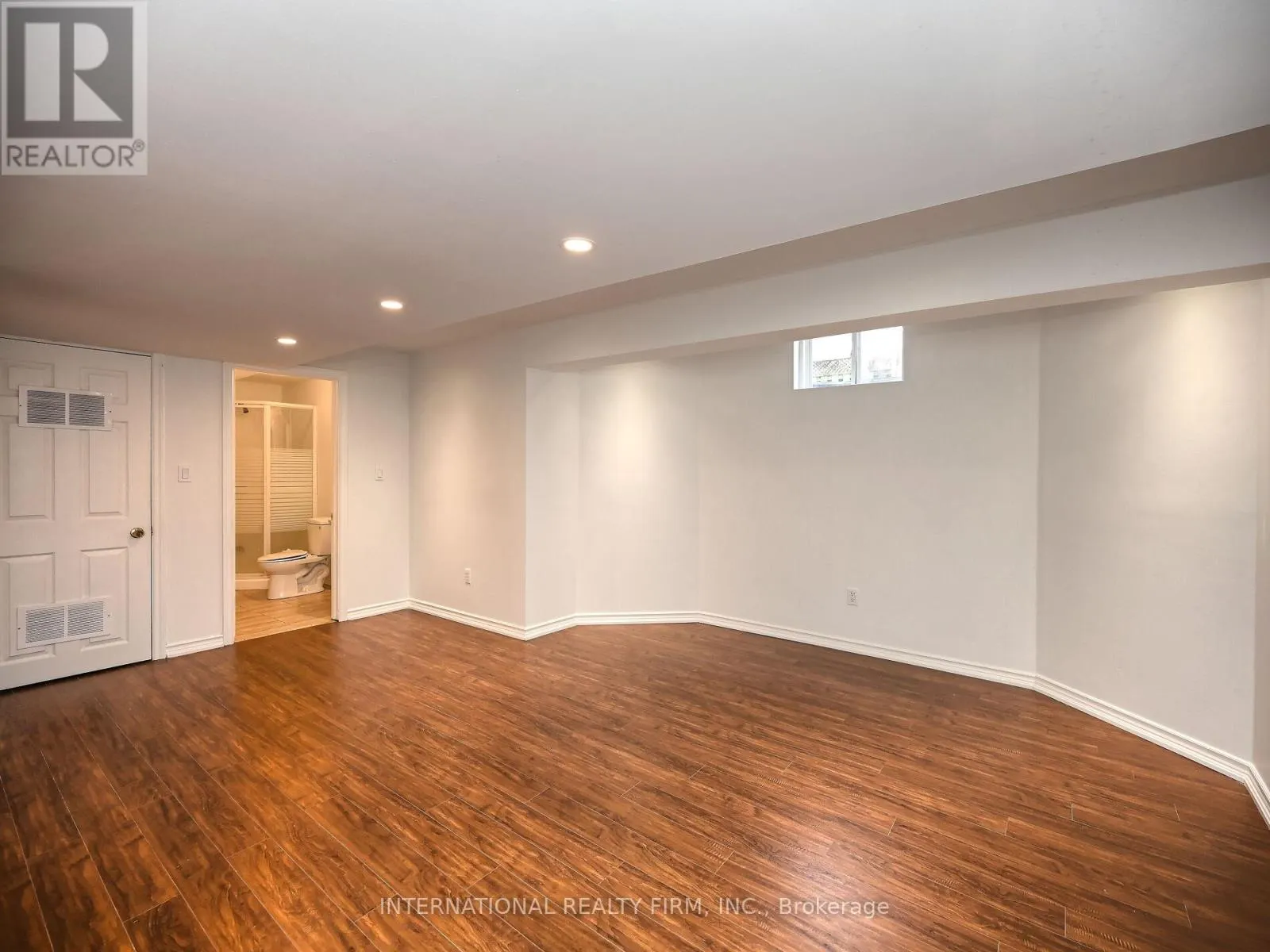 2382 FALKLAND CRESCENT