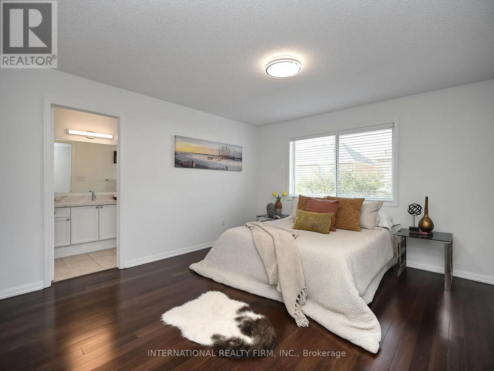 2382 FALKLAND CRESCENT