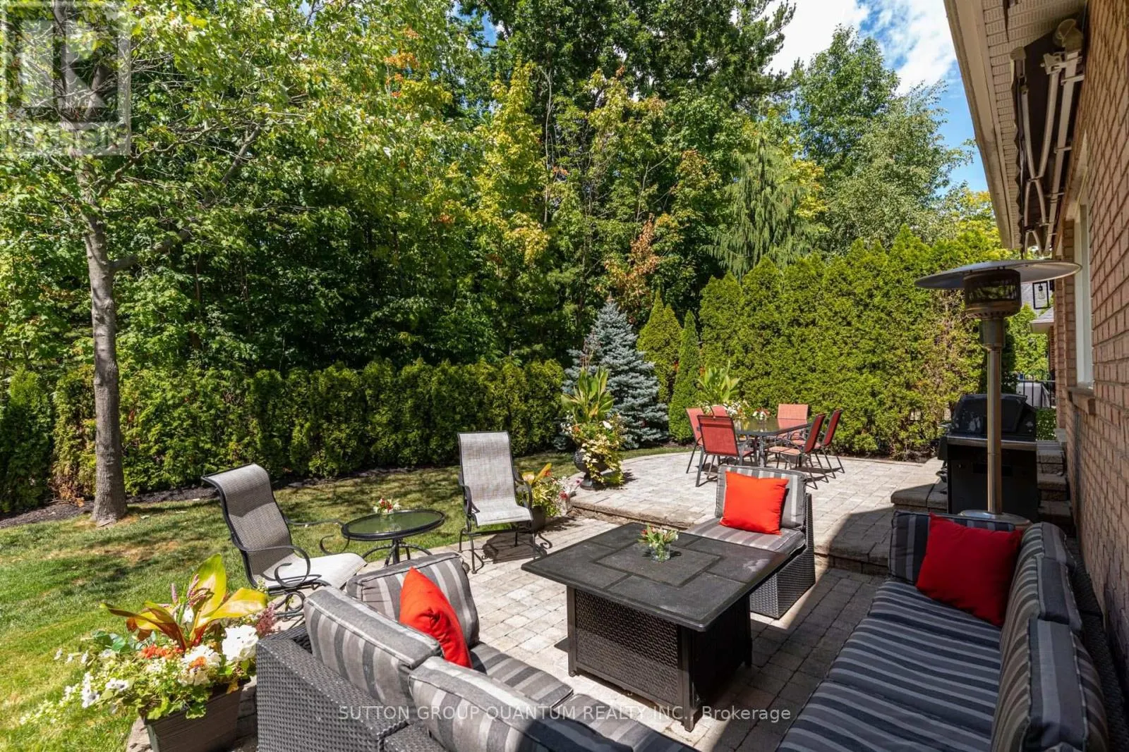 2372 RAVINE GATE