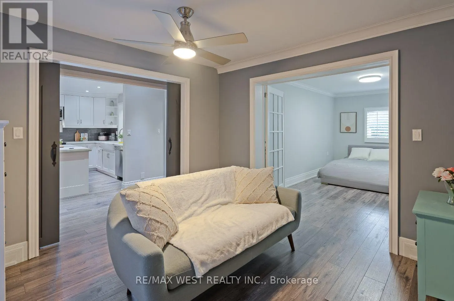 4 ELMVIEW COURT
