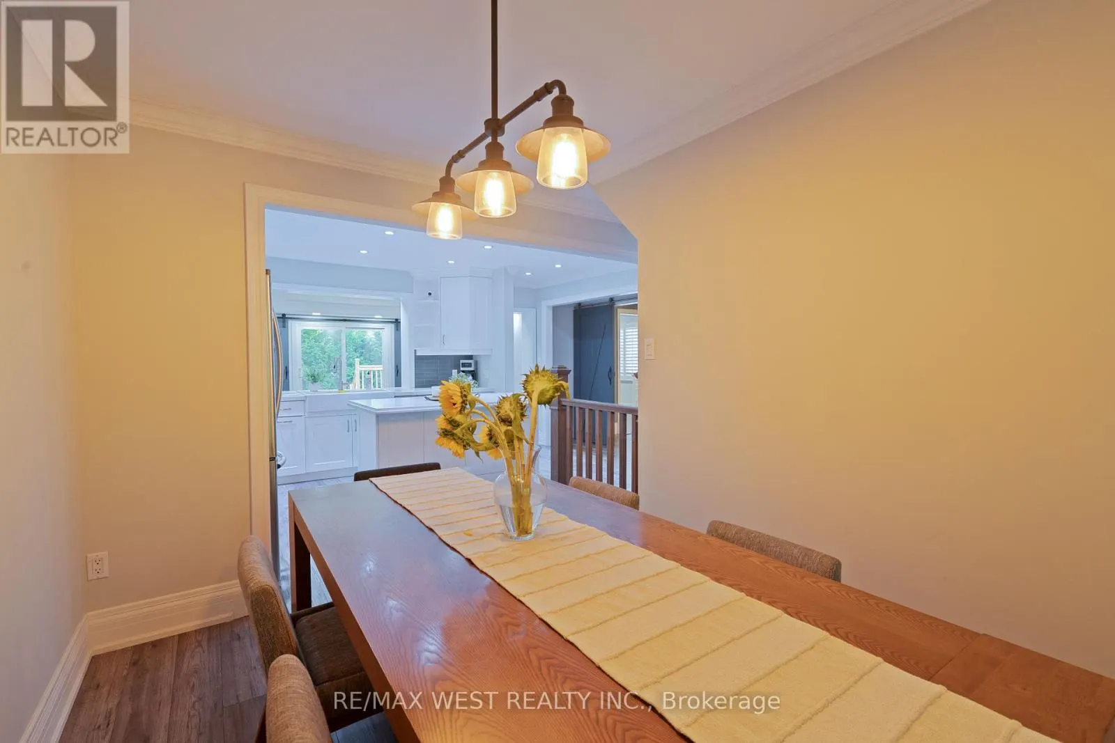 4 ELMVIEW COURT