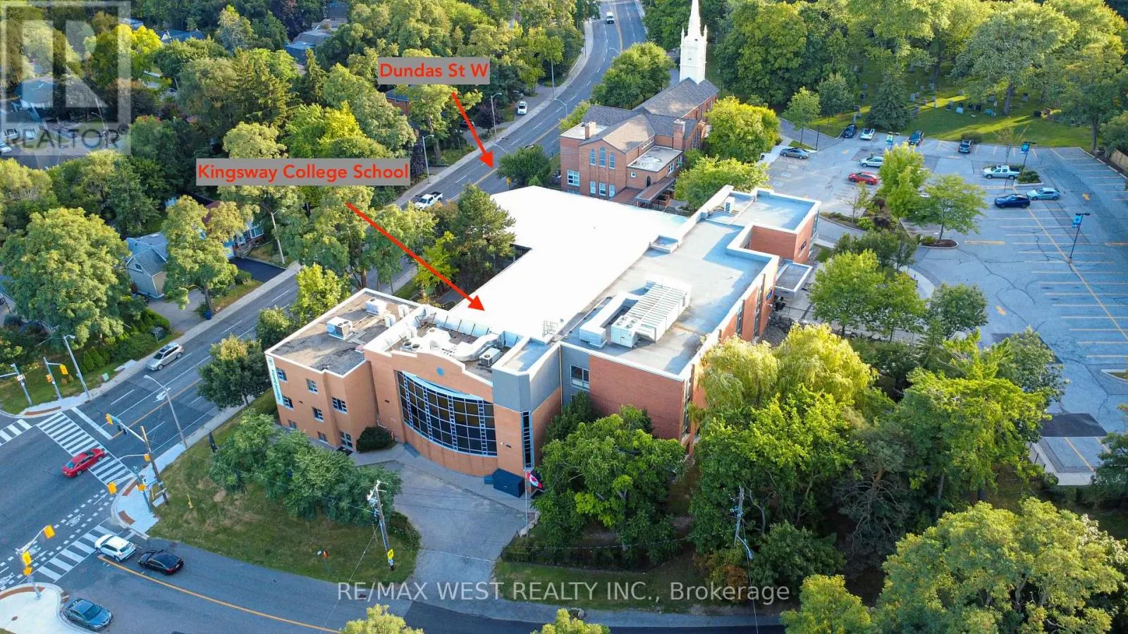 4 ELMVIEW COURT