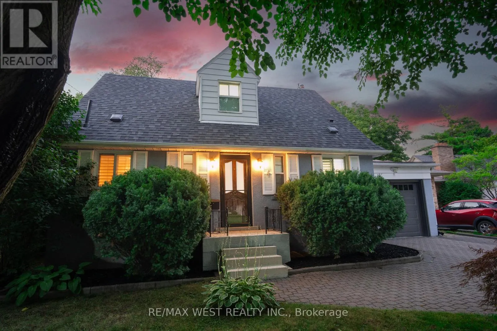 4 ELMVIEW COURT