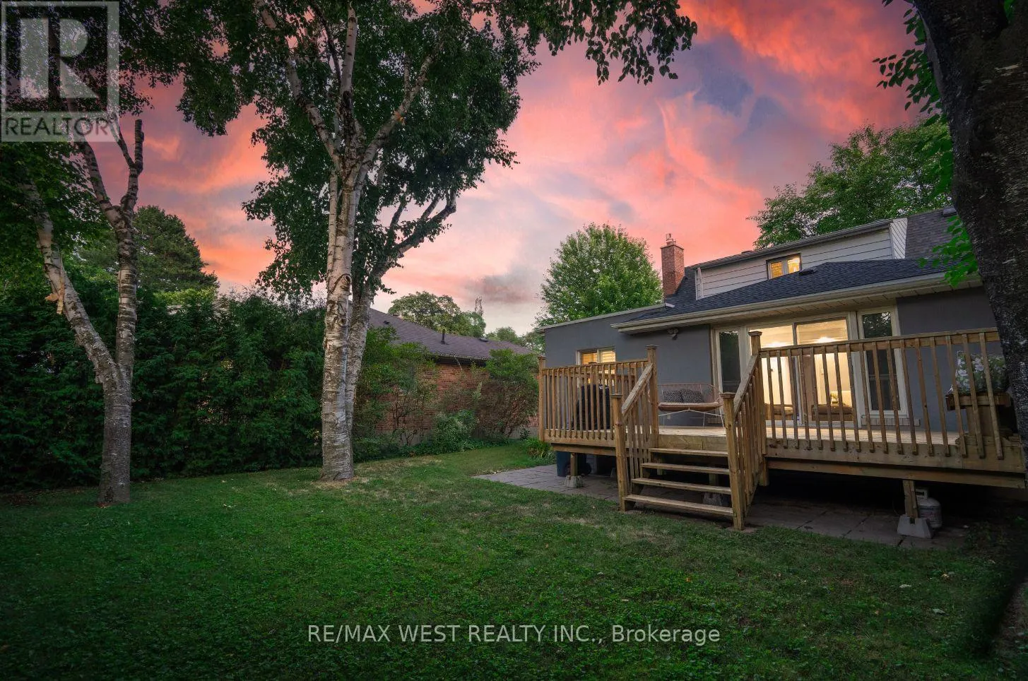 4 ELMVIEW COURT